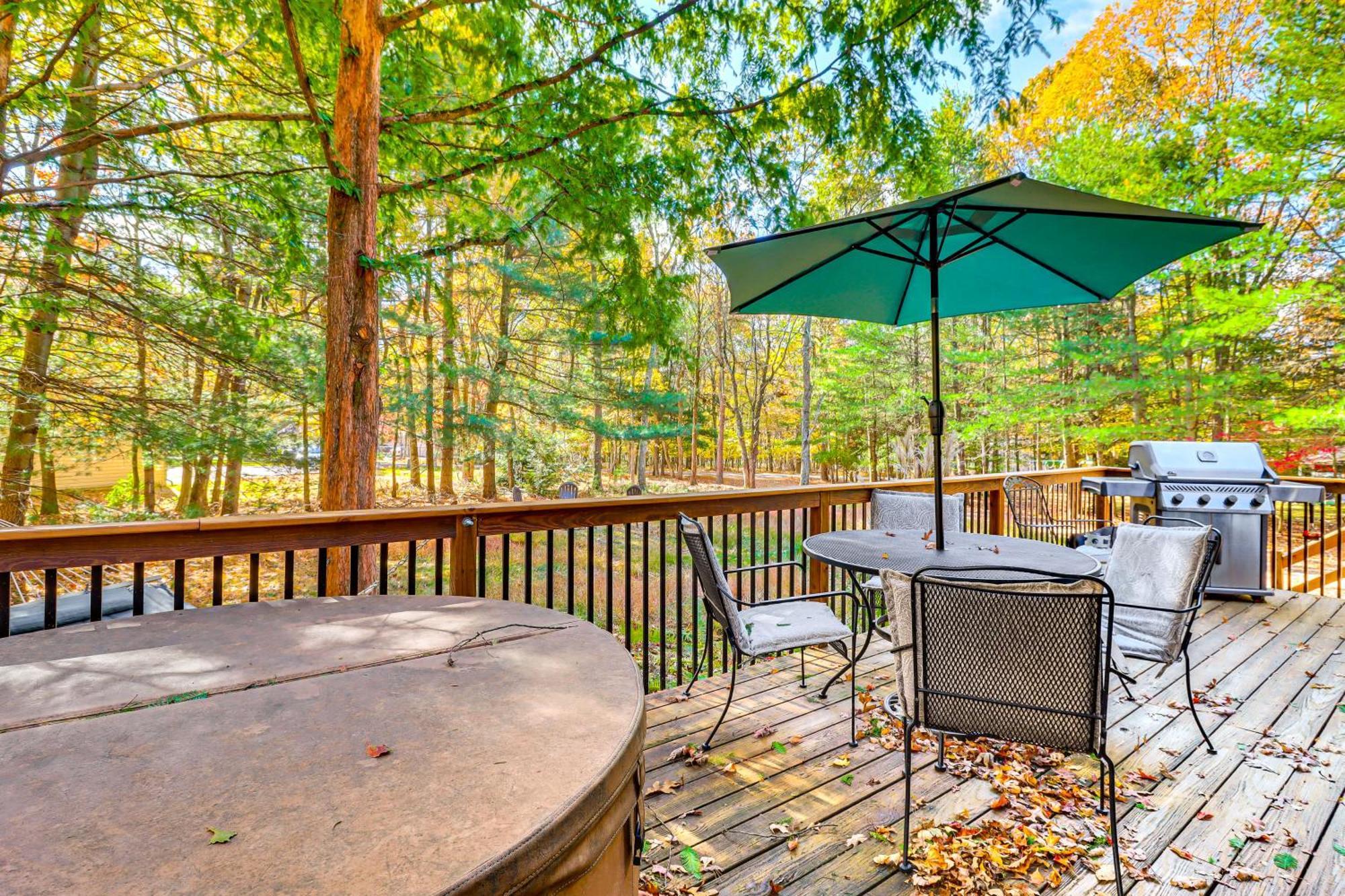 Quaint Jim Thorpe Cabin Retreat, Walk To Beach! Bagian luar foto