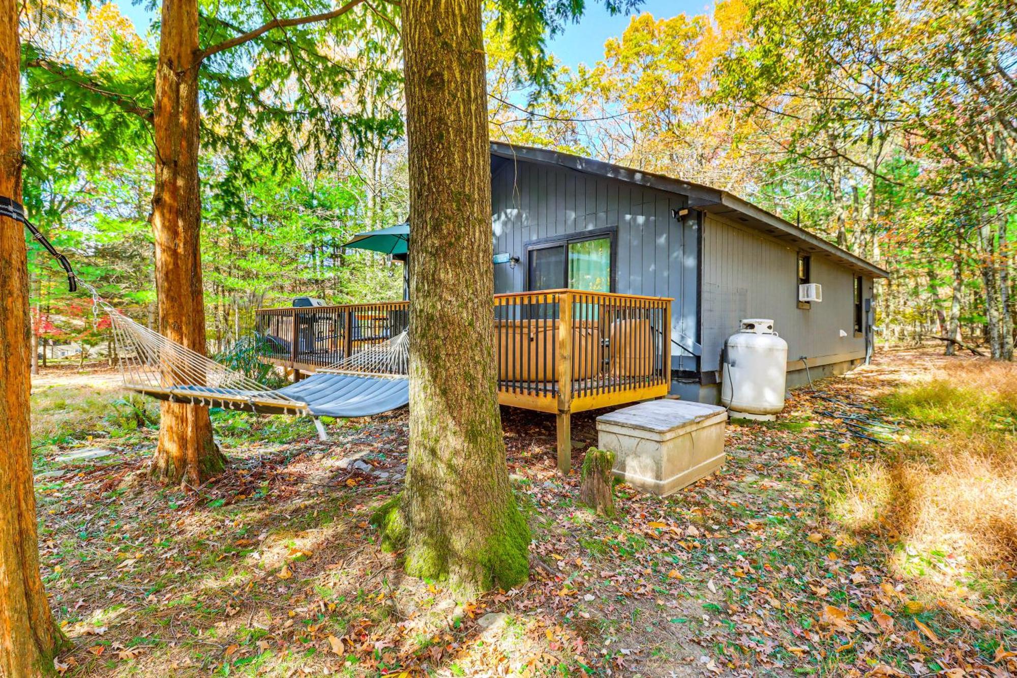 Quaint Jim Thorpe Cabin Retreat, Walk To Beach! Bagian luar foto