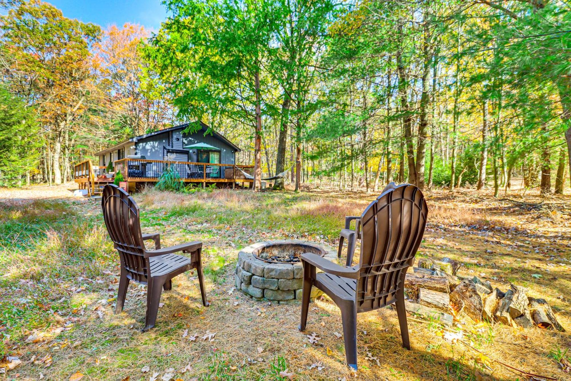 Quaint Jim Thorpe Cabin Retreat, Walk To Beach! Bagian luar foto