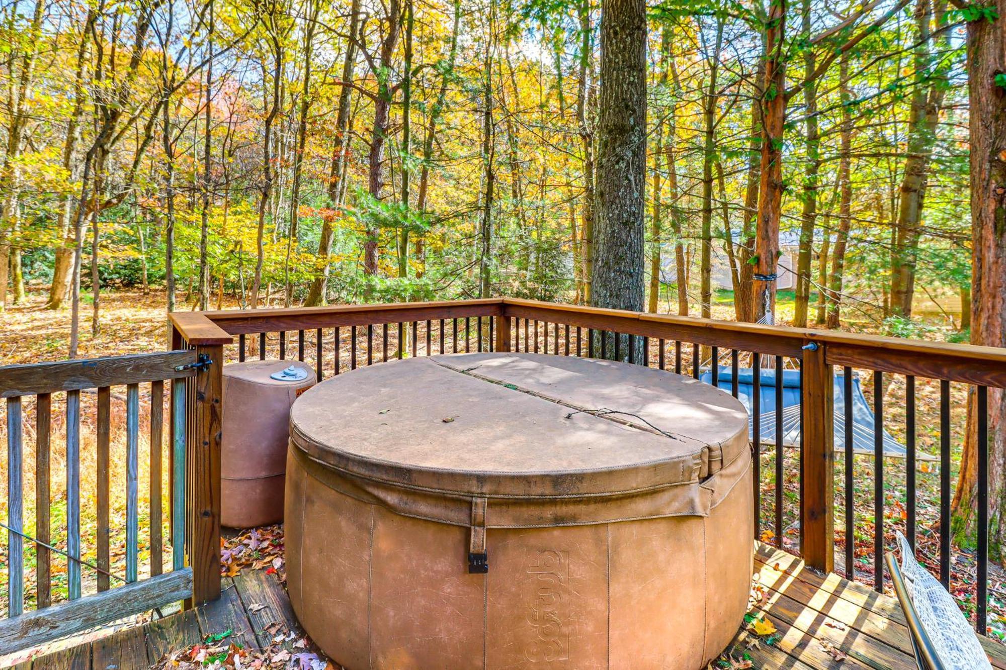 Quaint Jim Thorpe Cabin Retreat, Walk To Beach! Bagian luar foto